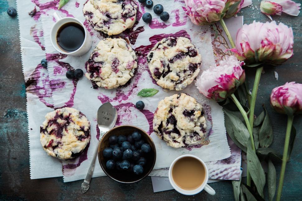 Free Image of Blueberry scones with coffee and flowers 