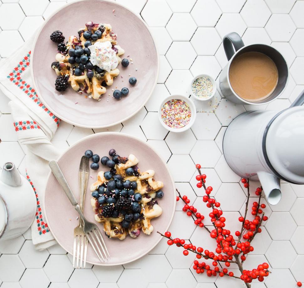 Free Image of Delightful waffles with berries breakfast 