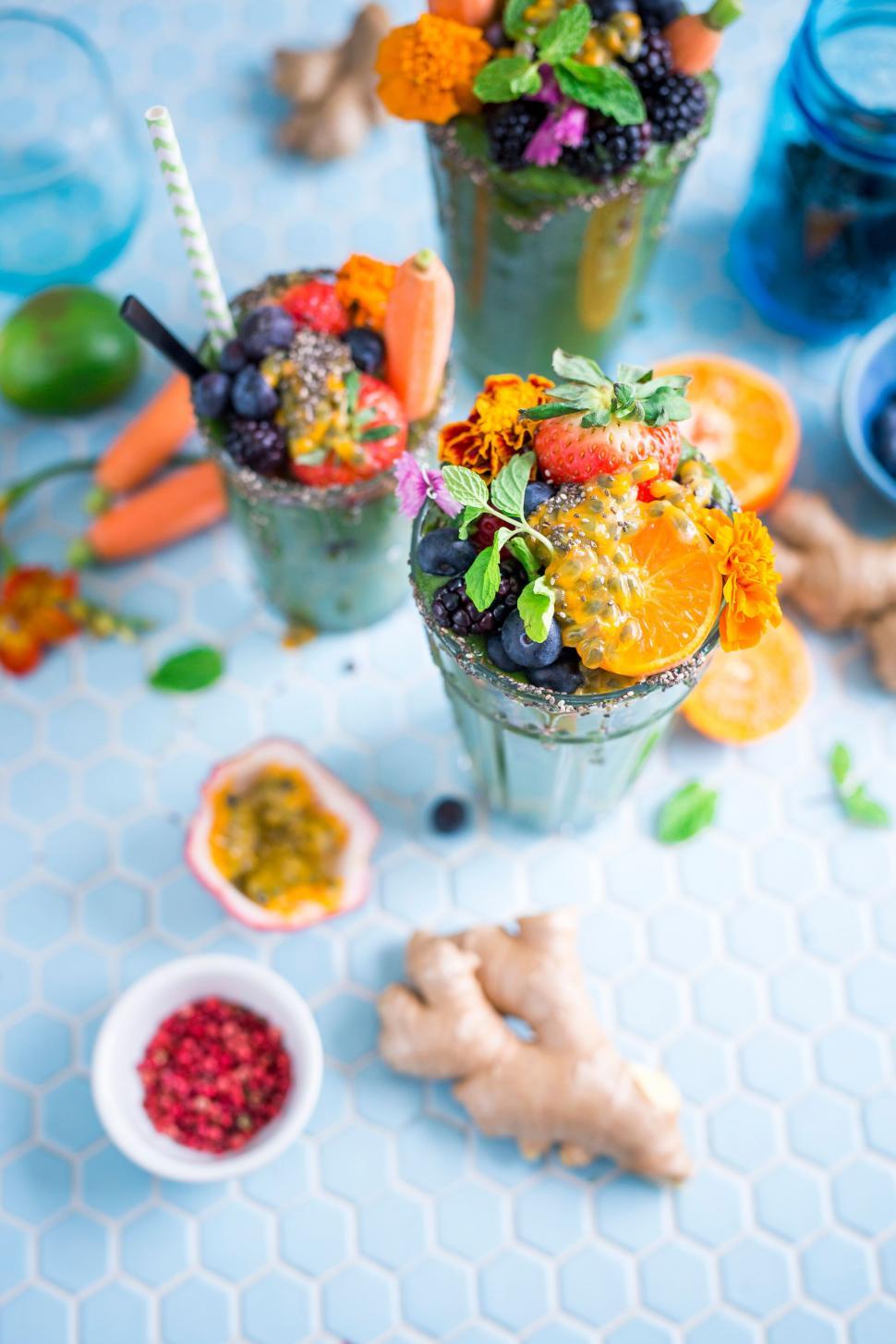 Free Image of Colorful smoothie glasses topped with fruits 