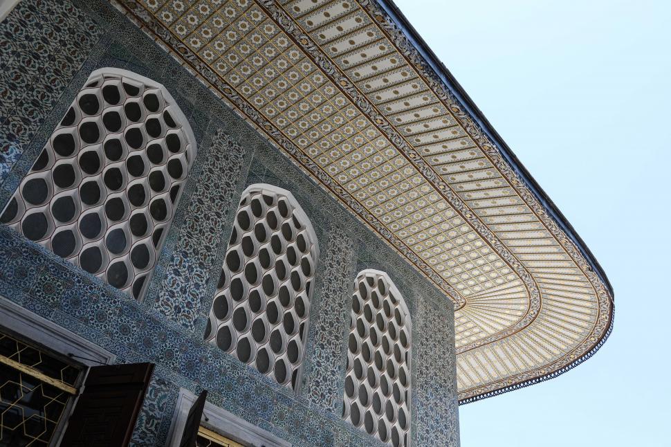 Free Image of Traditional Ottoman exterior with intricate tile patterns 