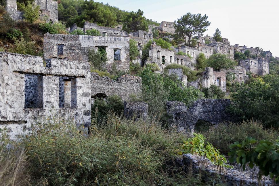 Free Image of Ruins of a once-thriving village in Turkey 