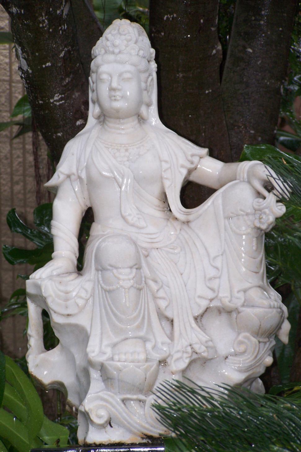 Free Image of Hawaiian Statue 