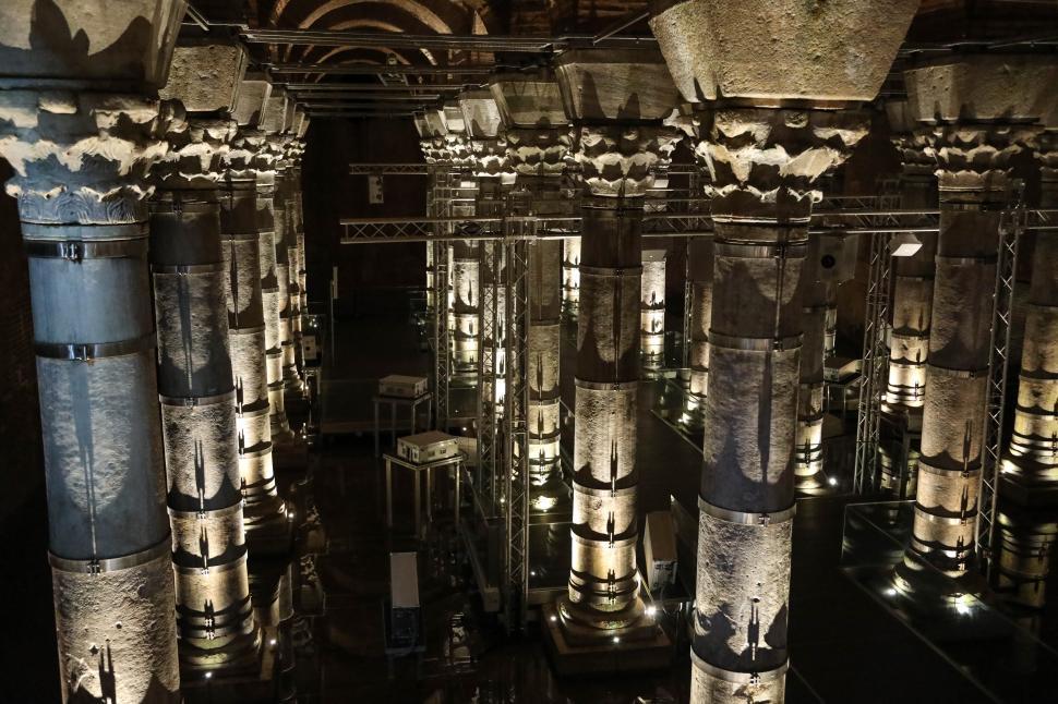 Free Image of Ancient underground Basilica Cistern in Istanbul 
