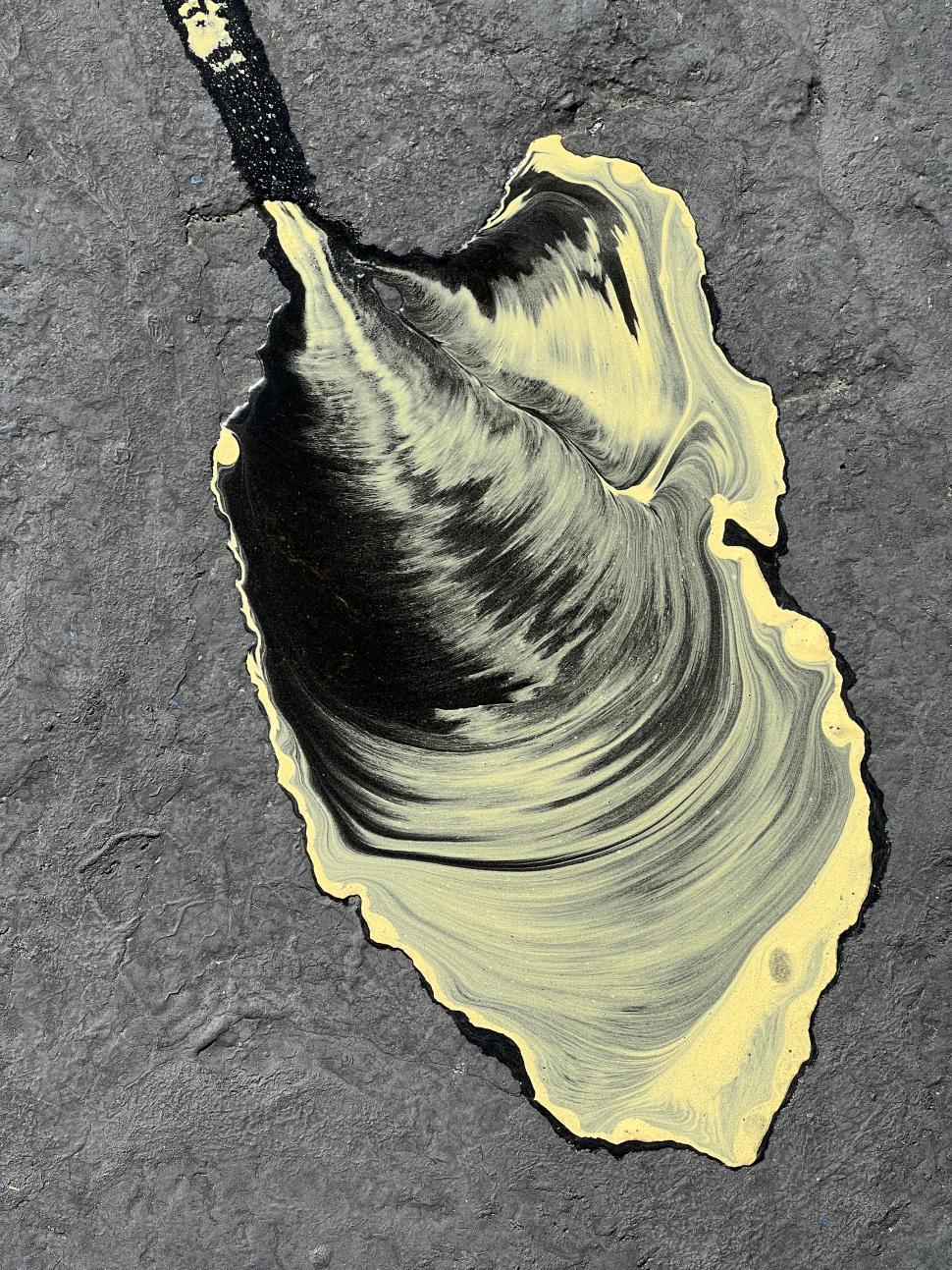Free Image of Yellow and black fluid art - puddle colored with pollen 