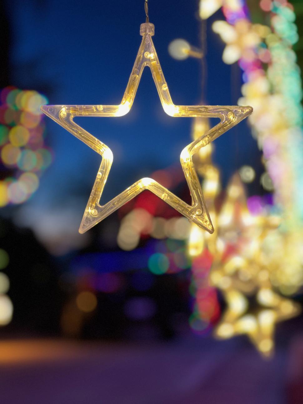 Free Image of Illuminated holiday star decoration at night 