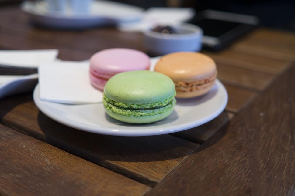 Free Image of Colorful macarons on a caf? table 