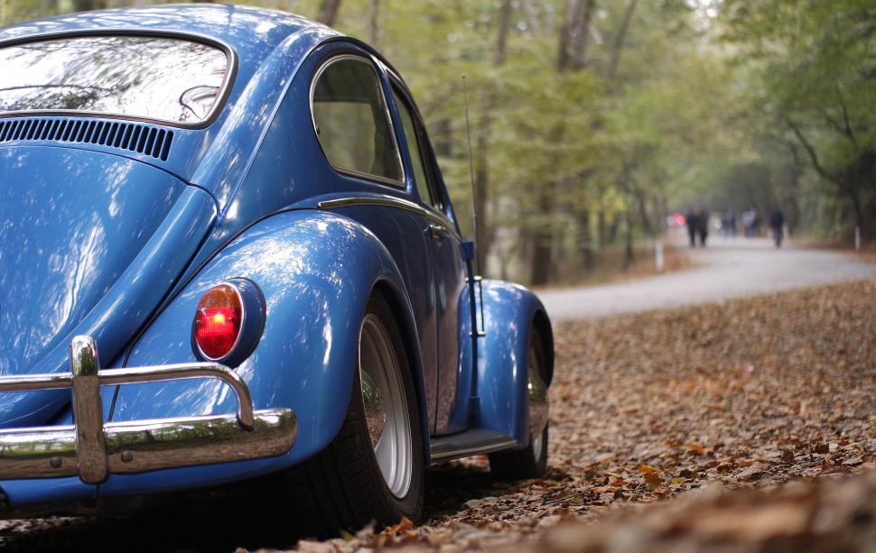 Free Image of Vintage blue Volkswagen Beetle on road 