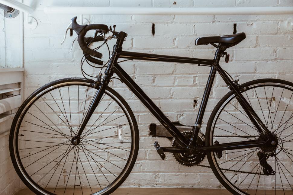 Free Image of Vintage bicycle against a white brick wall 