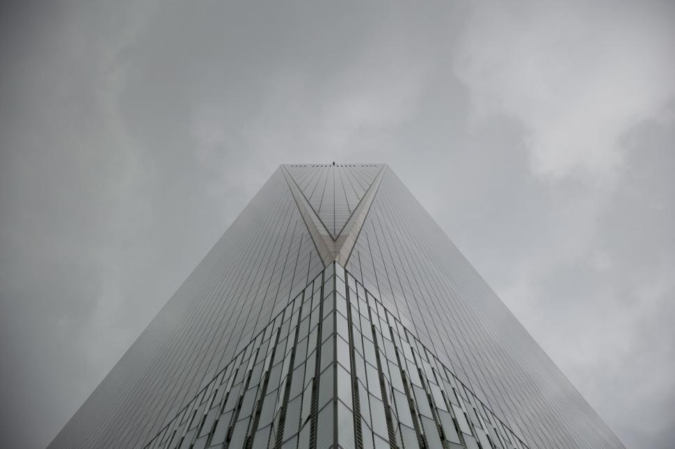 Free Image of Low-angle view of modern glass skyscraper 