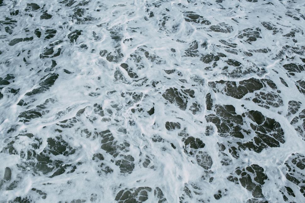 Free Image of Foamy ocean waves rolling onto shore 