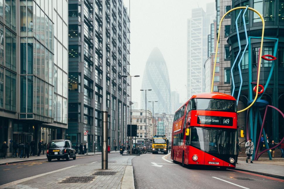 Free Image of London street scene with iconic red bus 