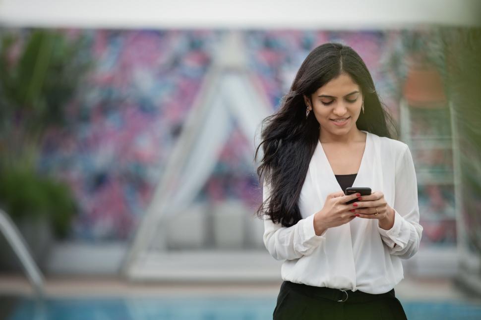 Free Image of Woman using smartphone outdoors 