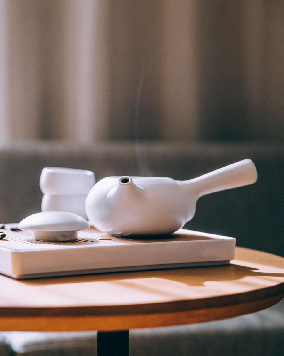 Free Image of Stylish white teapot with steam 