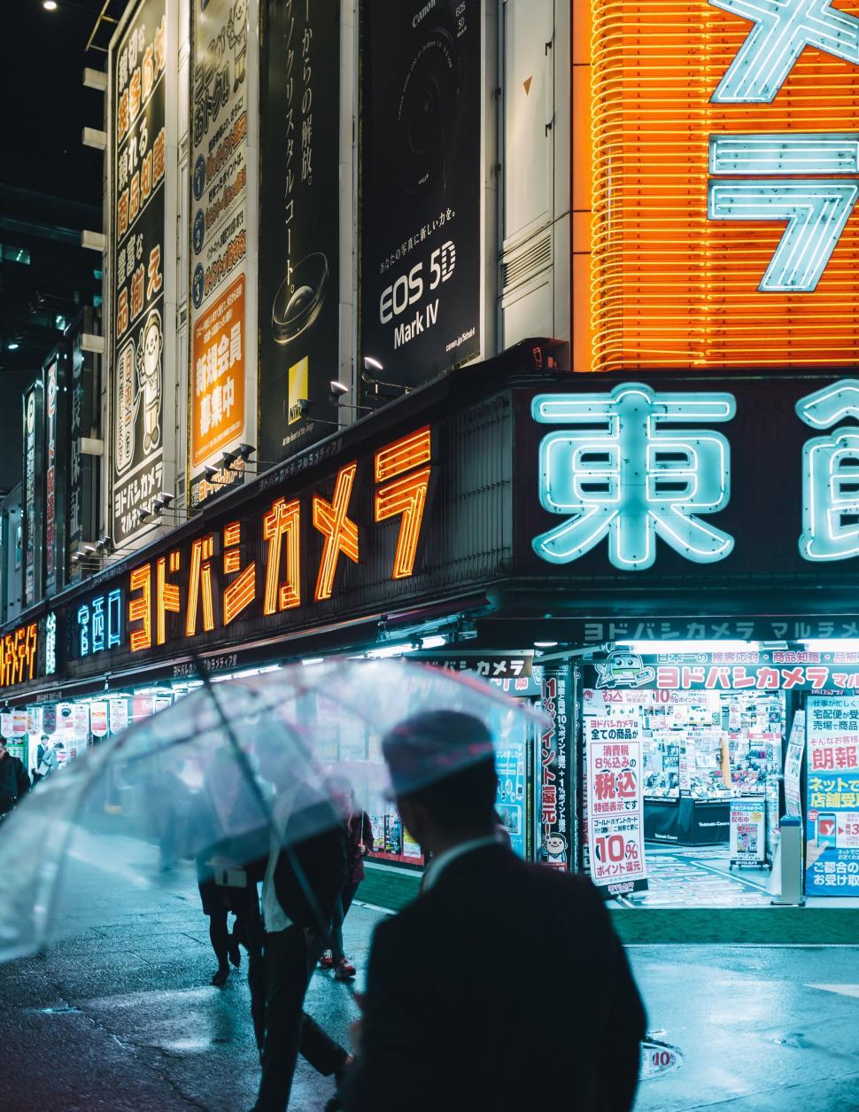Free Image of Rainy night in neon-lit Tokyo street 