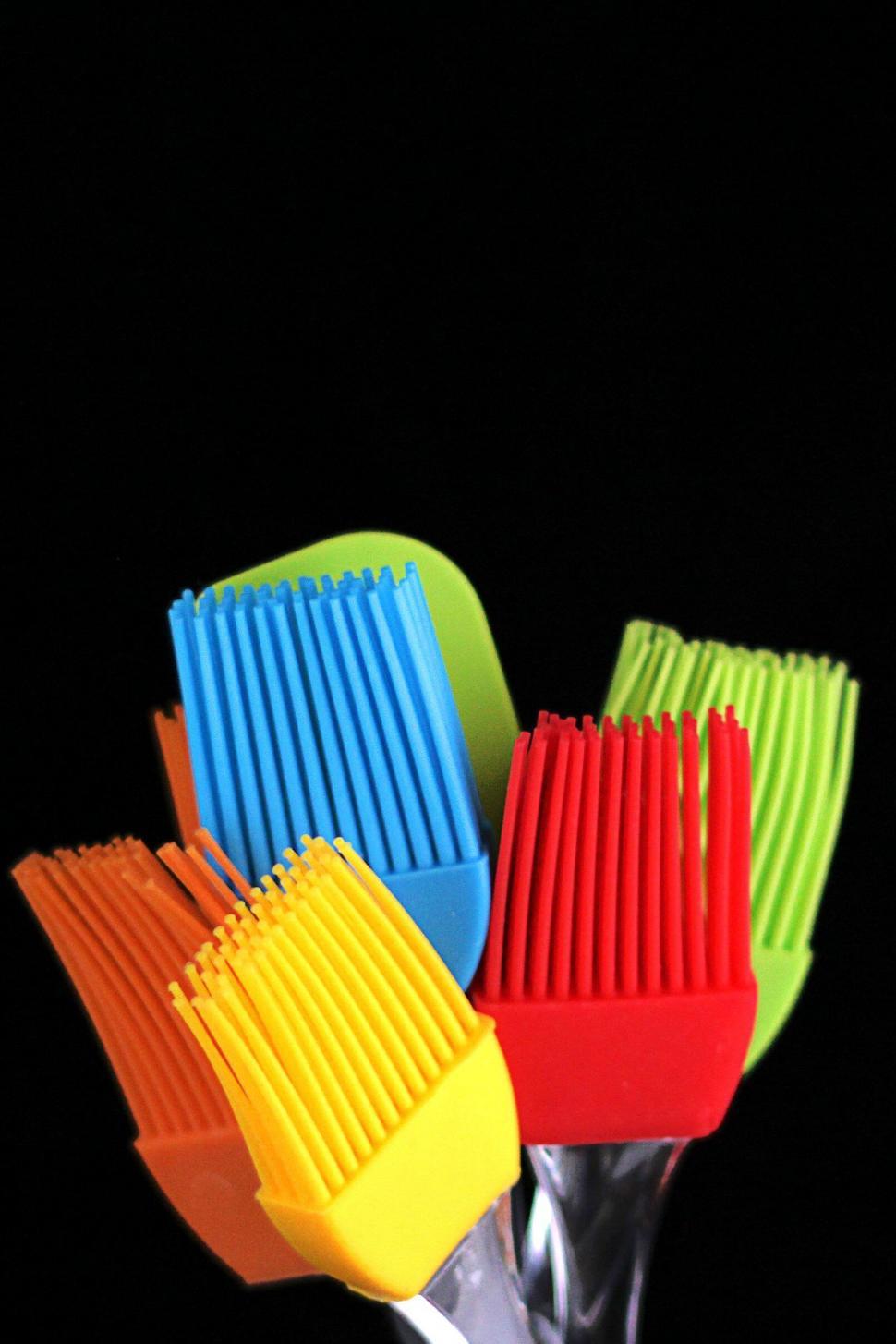 Free Image of Colorful silicone kitchen brushes 