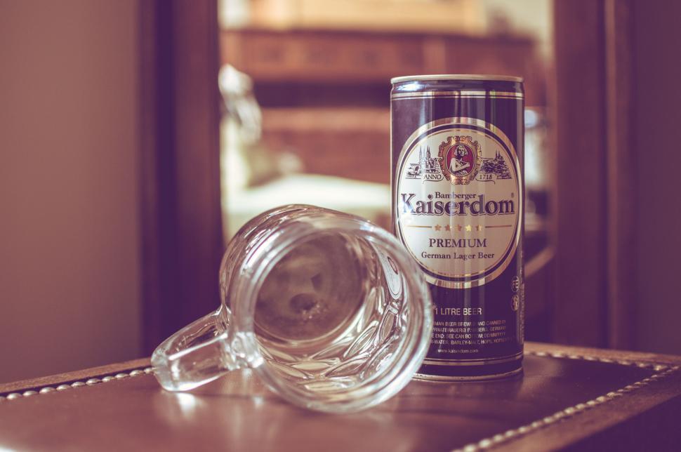 Free Image of Vintage beer can and glass on table 