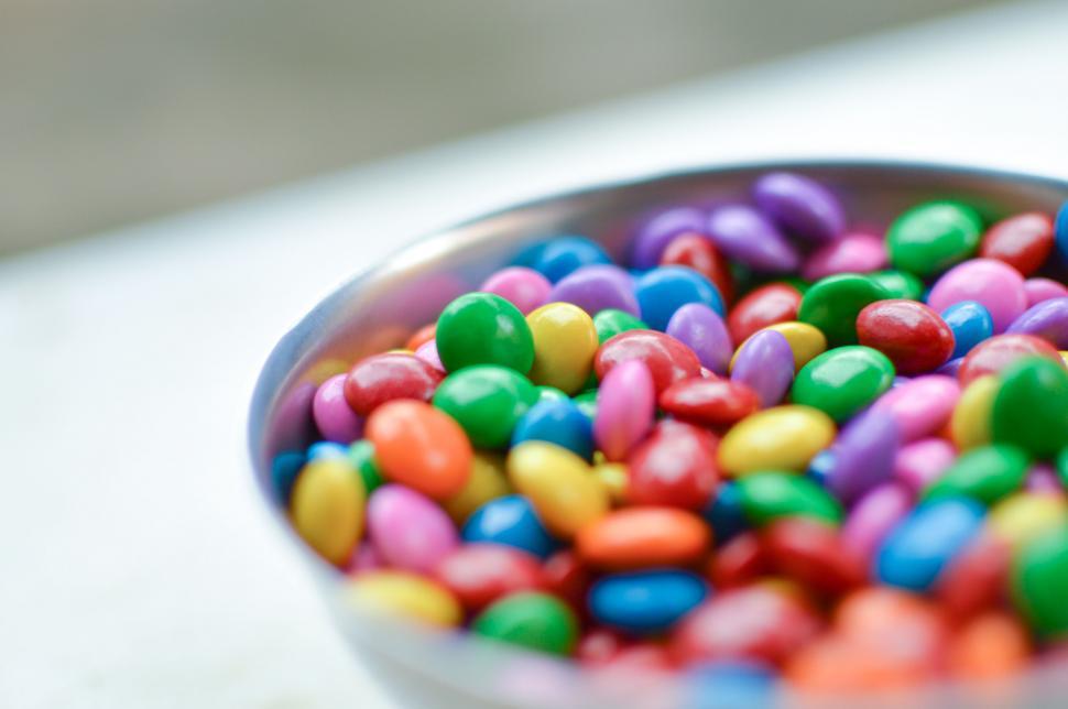 Free Image of Colorful candy pieces in a bowl close-up 