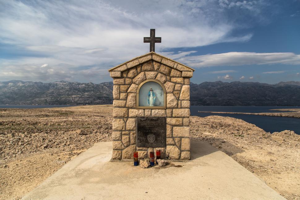 Free Image of A stone structure with a cross on top 
