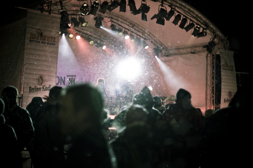 Free Image of A crowd of people at a concert 