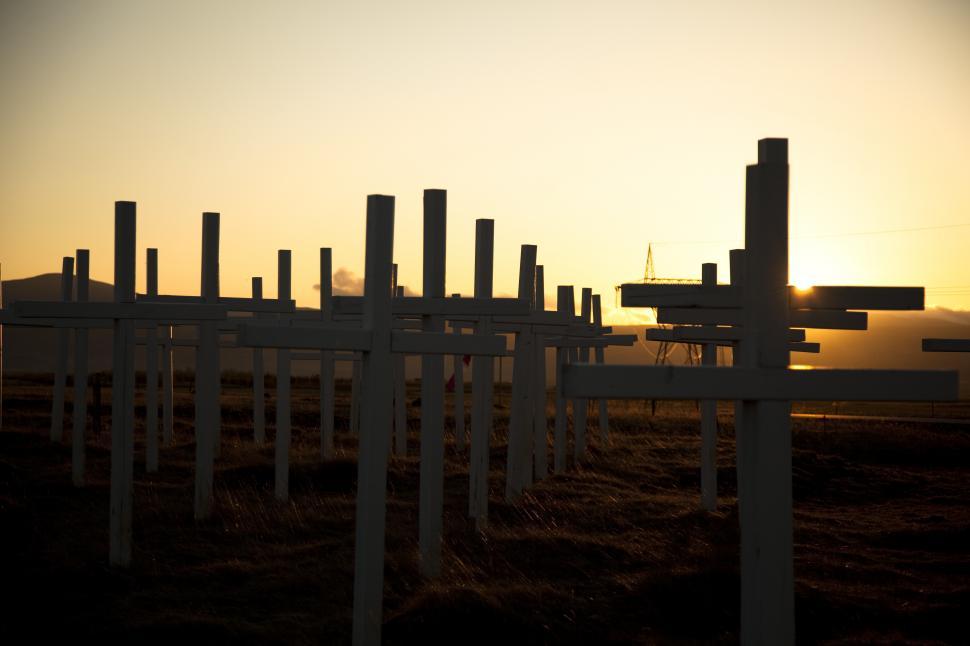 Free Image of A group of white crosses in a field 