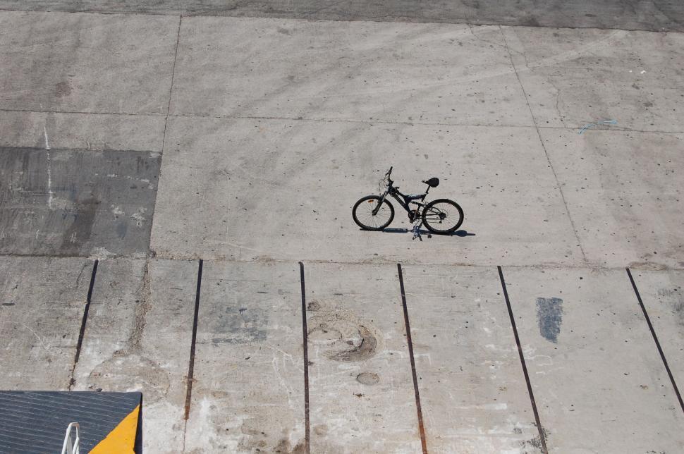 Free Image of Lone bicycle on concrete backdrop 