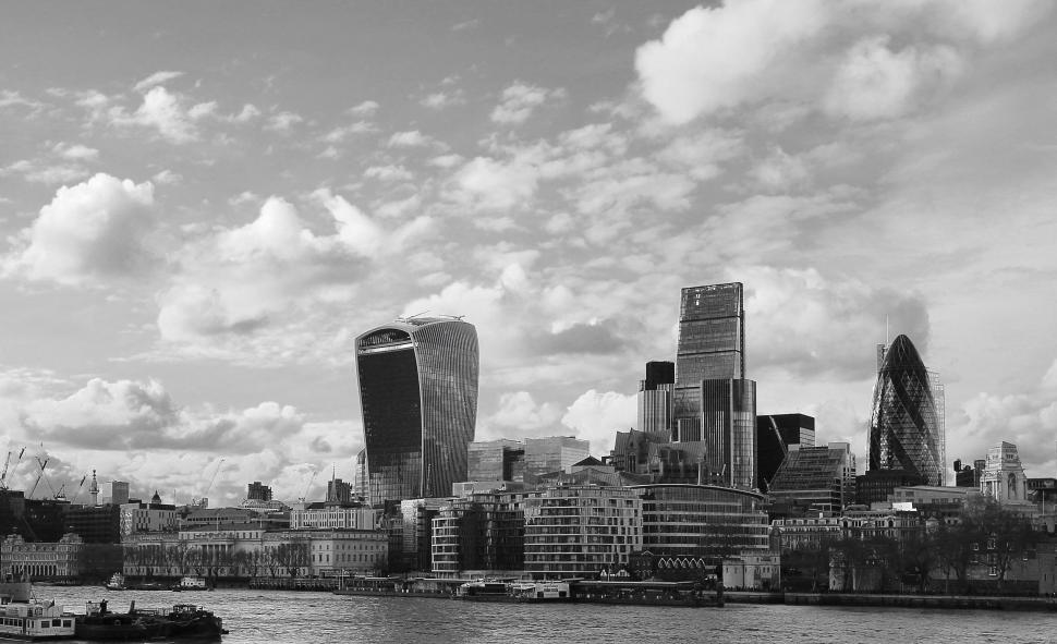 Free Image of London skyline with iconic buildings in black and white 
