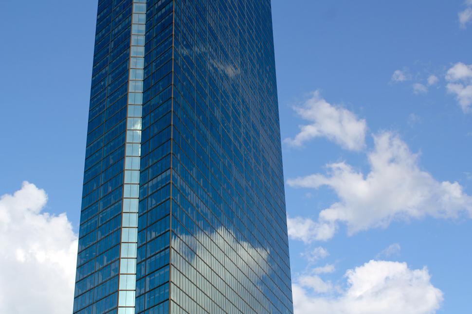 Free Image of Reflective skyscraper against a blue sky 