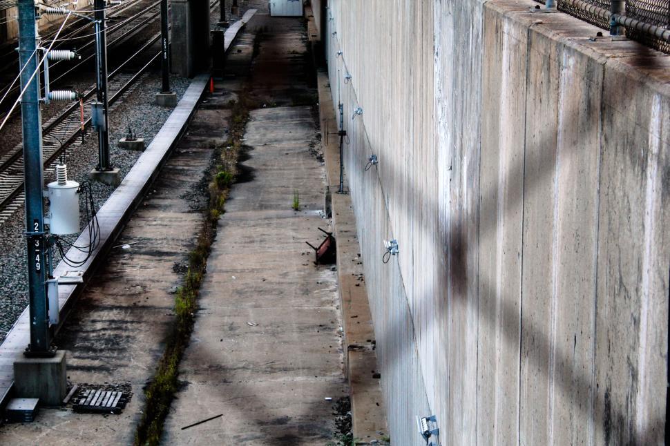 Free Image of Desolate urban railway scene with graffiti 