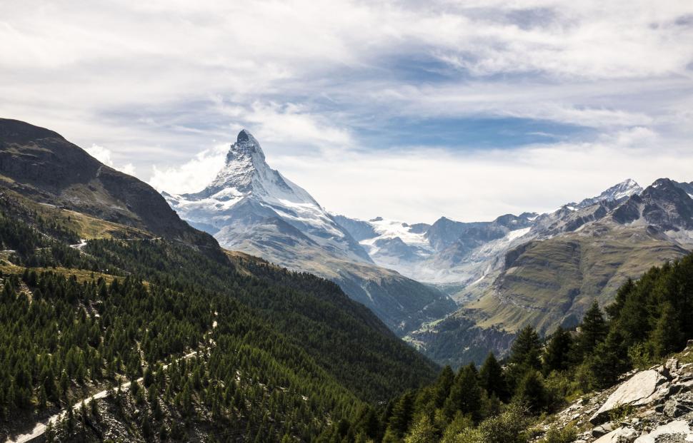Free Image of Majestic Matterhorn mountain in daylight 