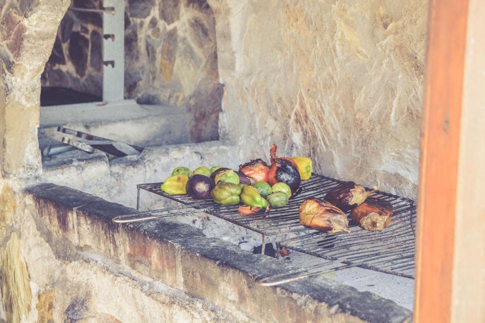 Free Image of Grilled vegetables on an outdoor barbecue 