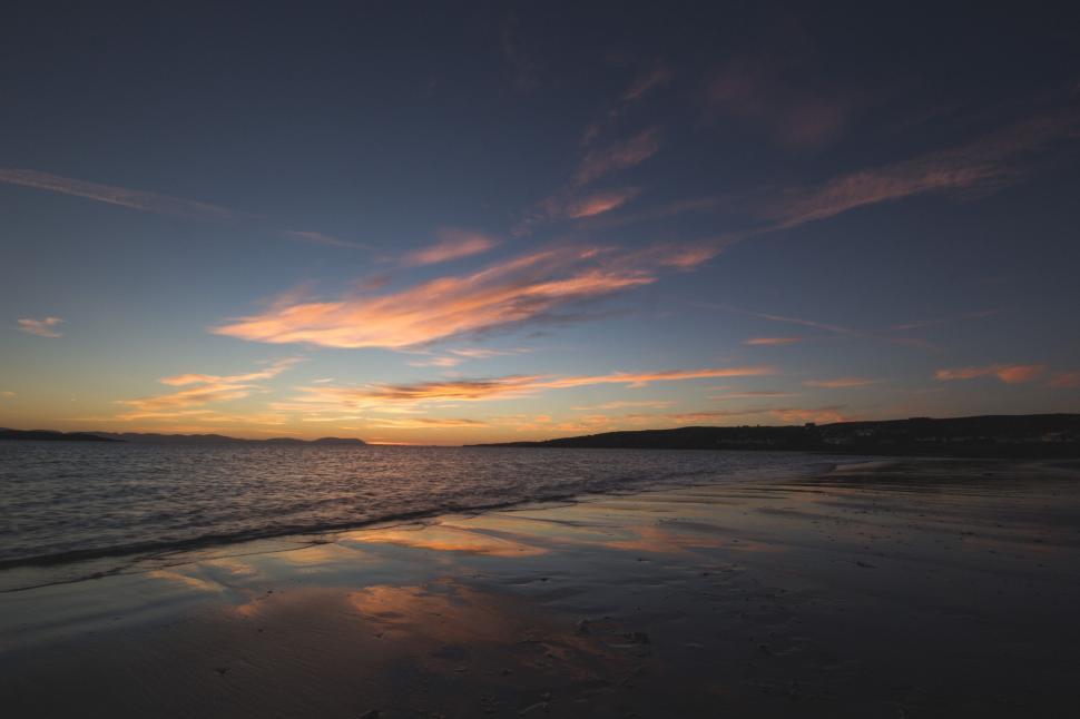 Free Image of Serene beach sunset with vibrant skies 