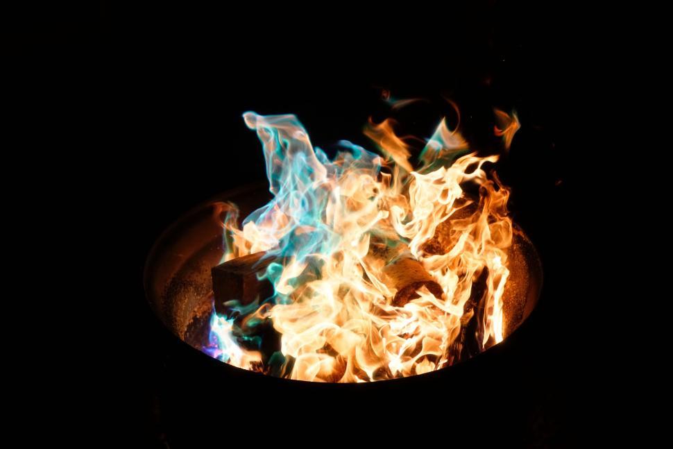Free Image of Ethereal blue flames in a fire pit 