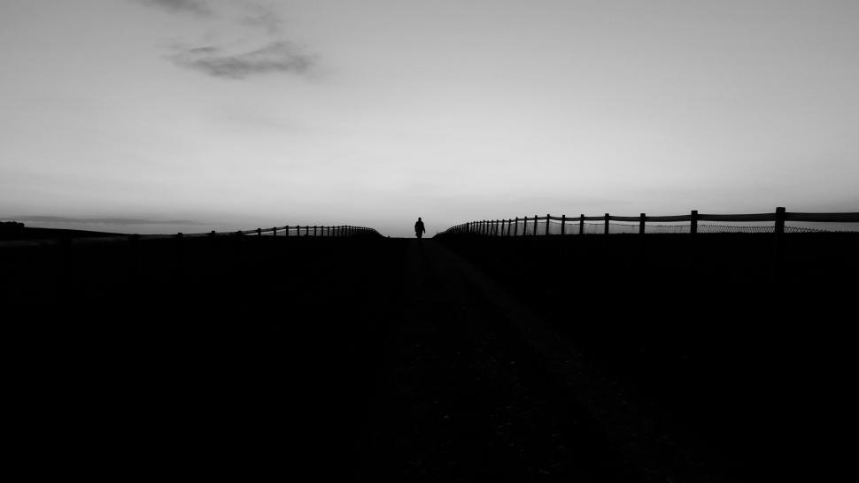 Free Image of Silhouette on a deserted path at dusk 