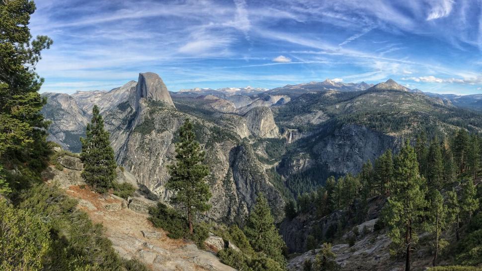 Free Image of Panoramic view of Yosemite National Park 