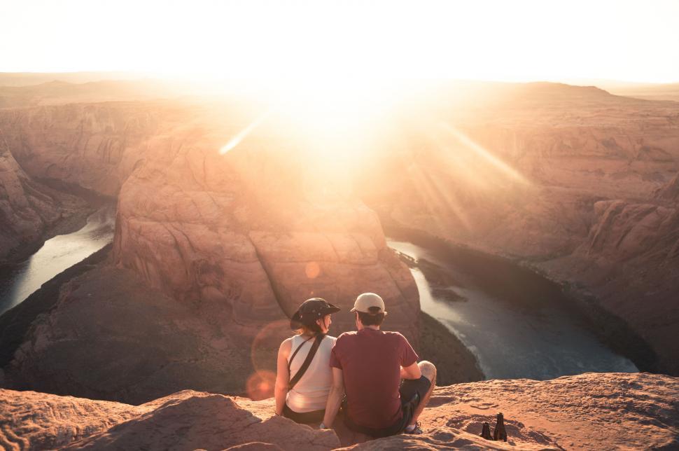 Free Image of Couple enjoying sunset over the canyon 