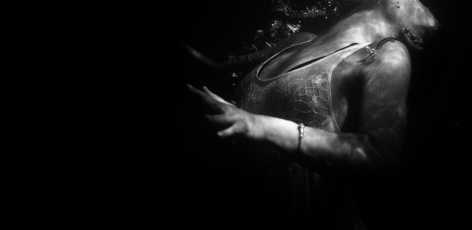 Free Image of Mysterious underwater female form in B&ampW 