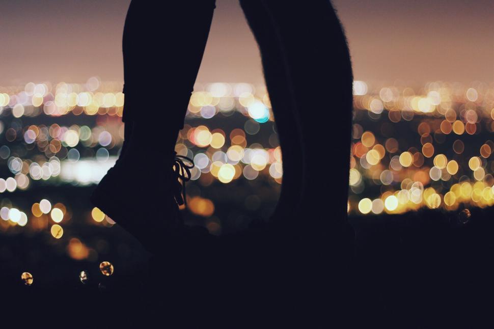 Free Image of Urban silhouette with colorful bokeh lights 
