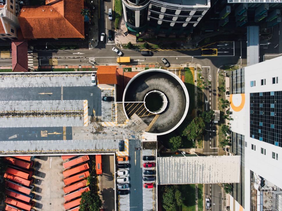 Free Image of Top-down view of circular building and cars 