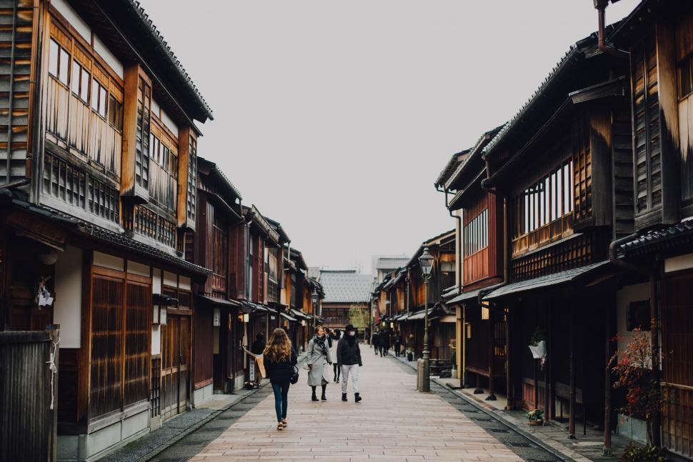 Free Image of Historic Japanese street with tourists 