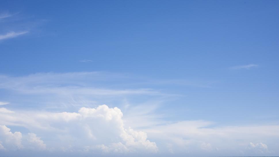 Free Image of Expansive blue sky with cumulus clouds 