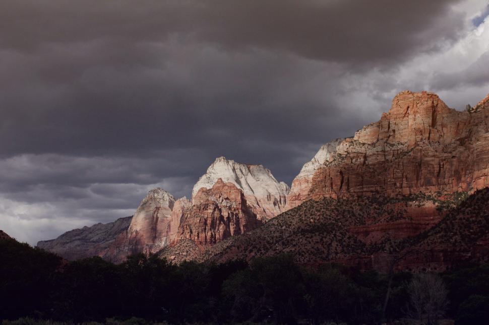Free Image of Ominous clouds over rugged mountains 