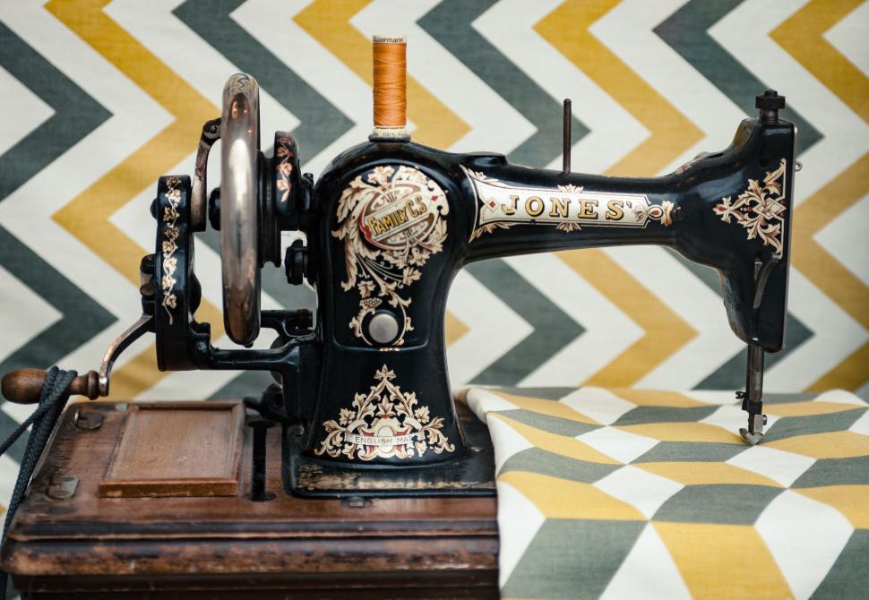 Free Image of Vintage sewing machine on a patterned table 