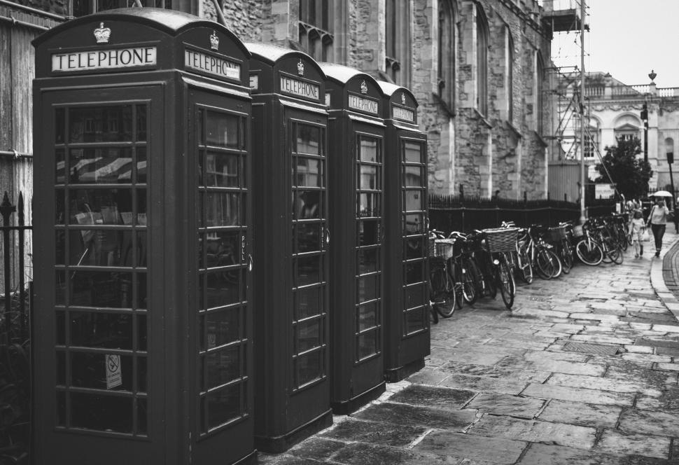 Free Image of Row of iconic British telephone booths 