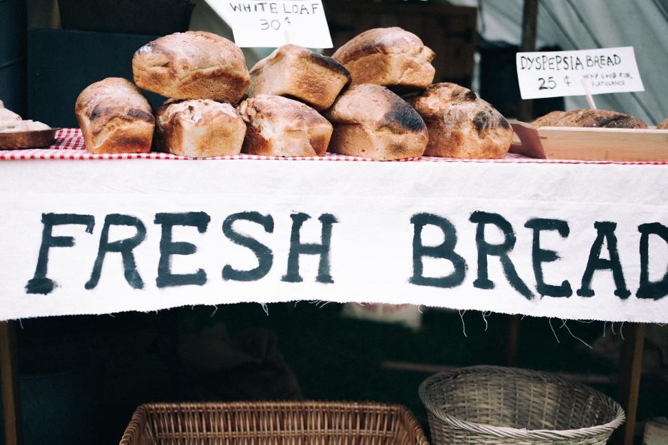 Free Image of Fresh bread on a market stall 