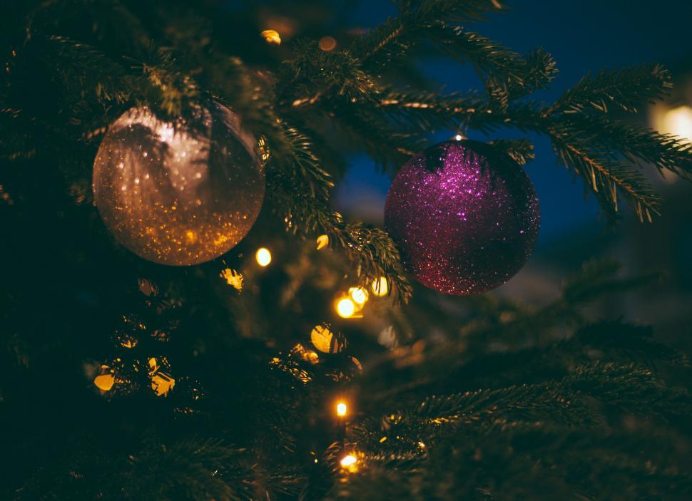 Free Image of Christmas tree decorated with glittery baubles 