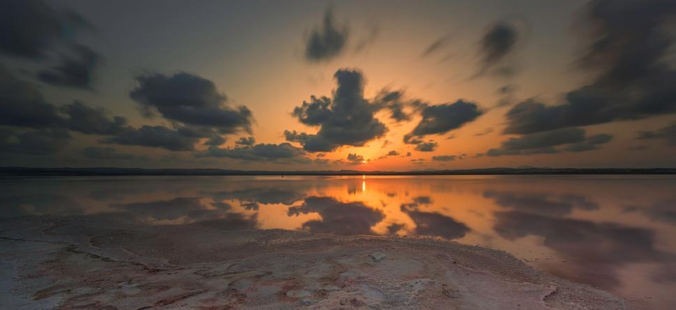 Free Image of Tranquil sunset over a still lake reflections 