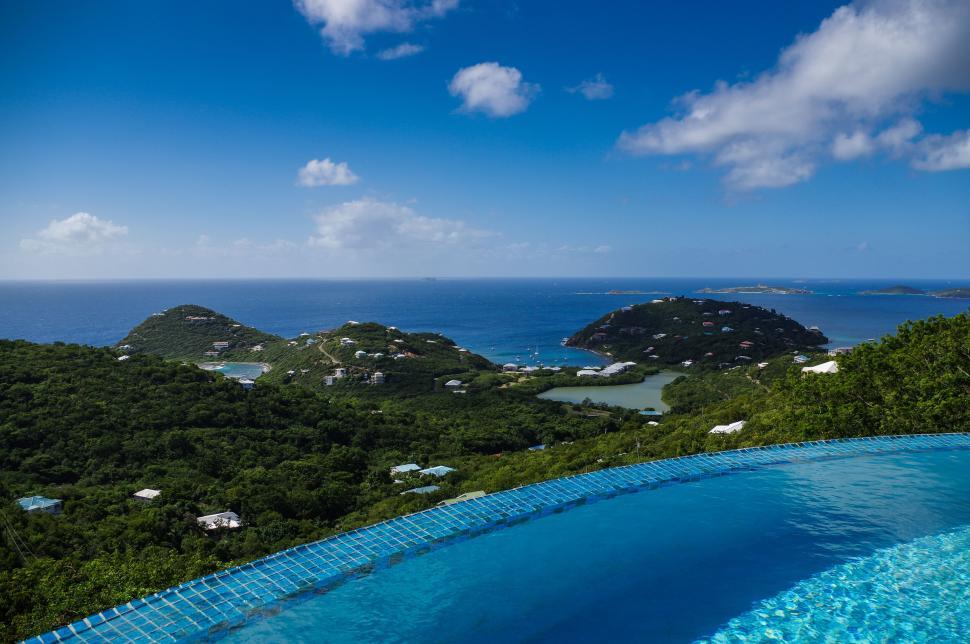 Free Image of Tropical paradise with an infinity pool 