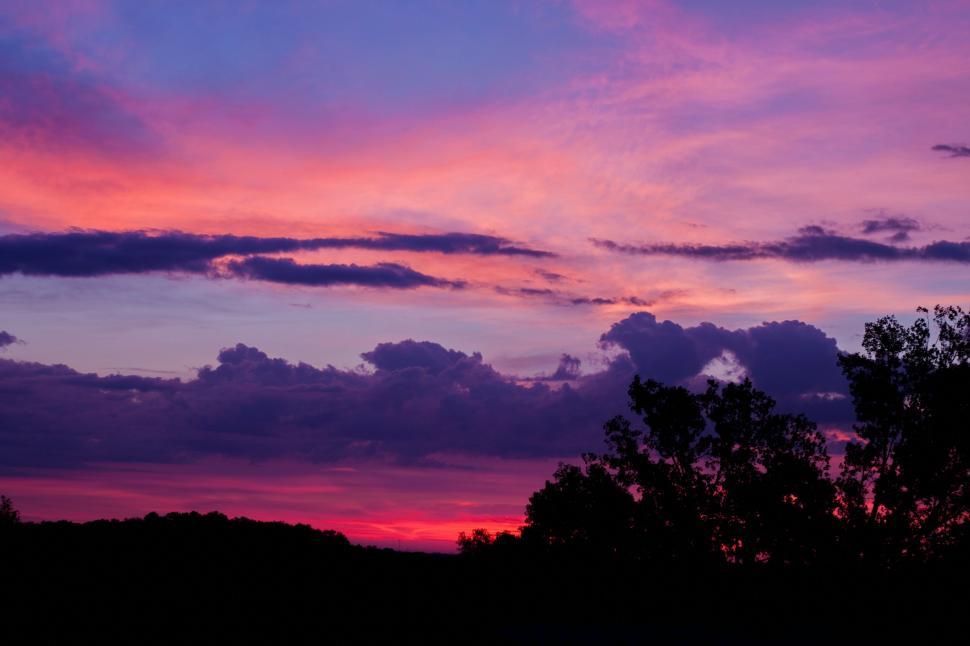 Free Image of Vivid sunset with colorful cloud patterns 