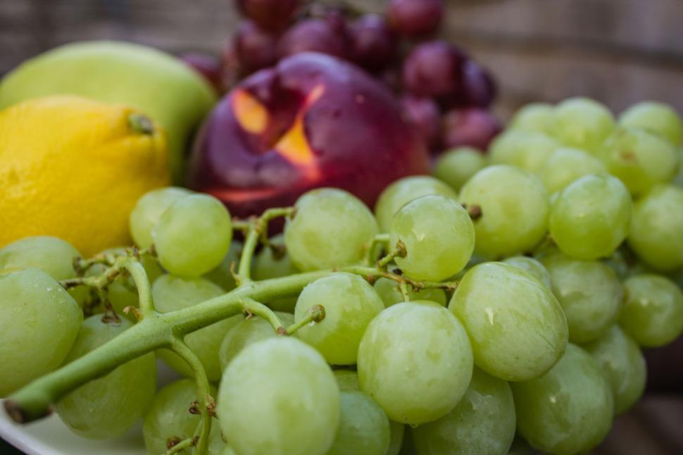 Free Image of Fresh fruit arrangement with apples and grapes 