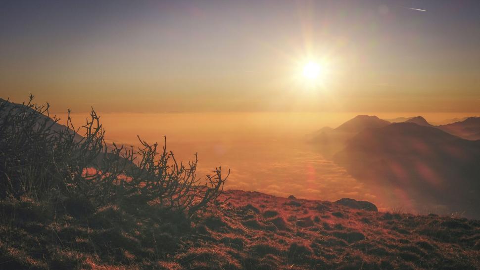 Free Image of Sun rising over mist-filled mountain valleys 